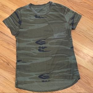 Camo print pocket tee shirt women’s XL